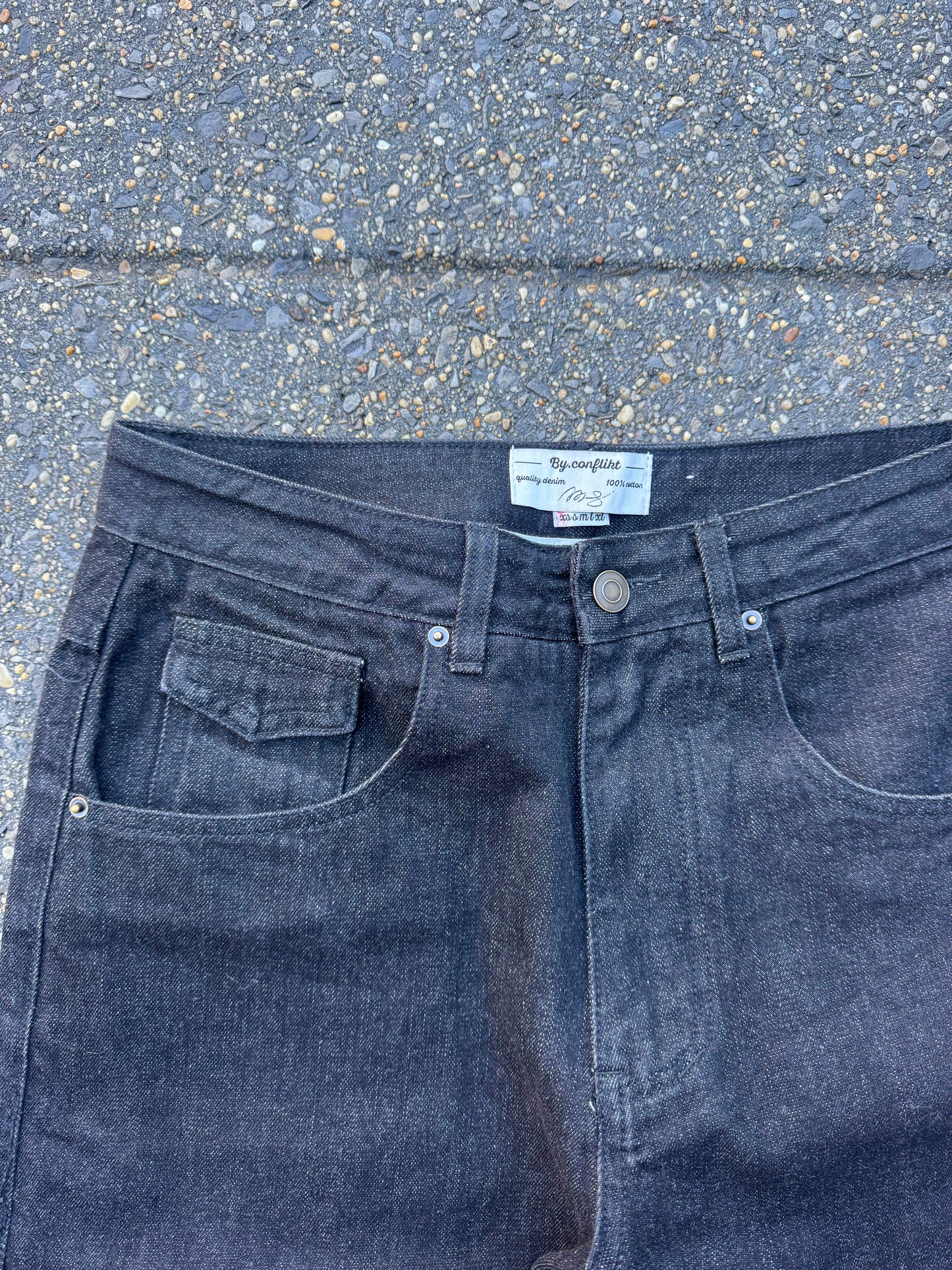 Emblem stenciled TET denim